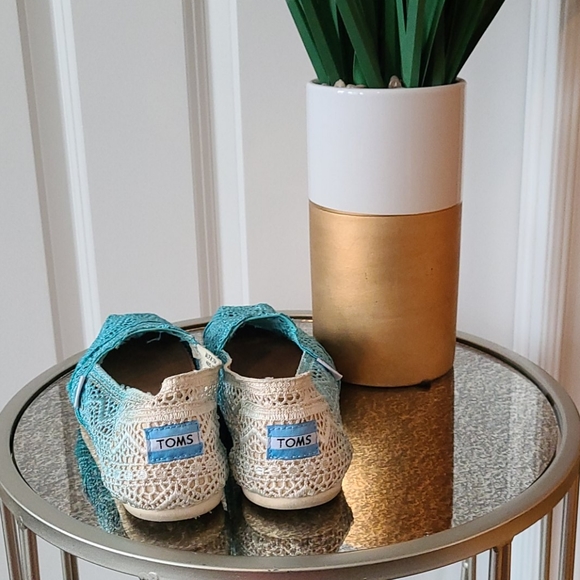 TOMS - Picture 3 of 3
